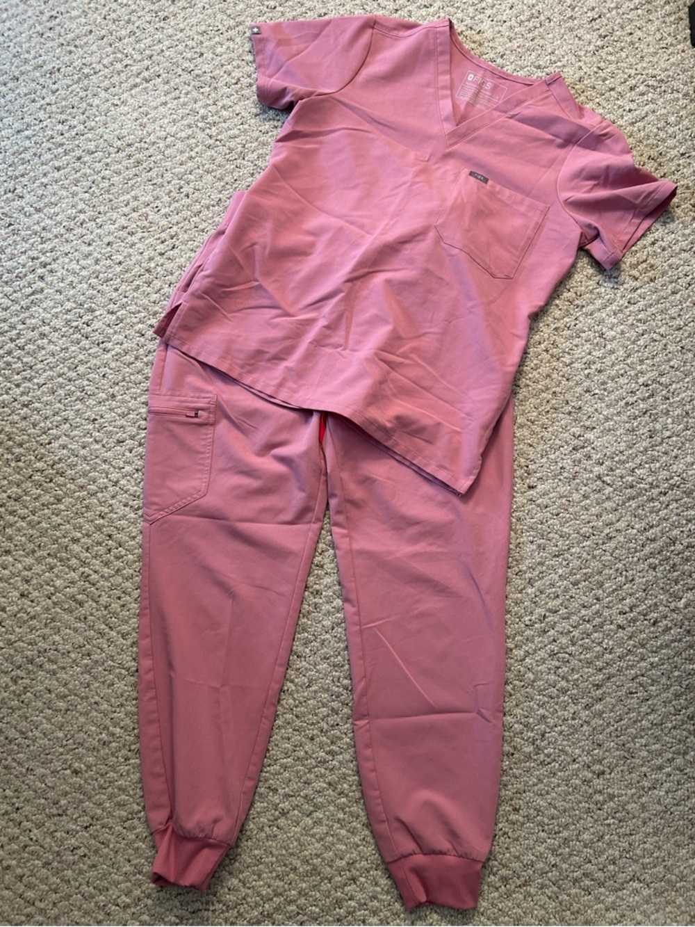 FIGS Scrub Set Pink: Pants M, Top S